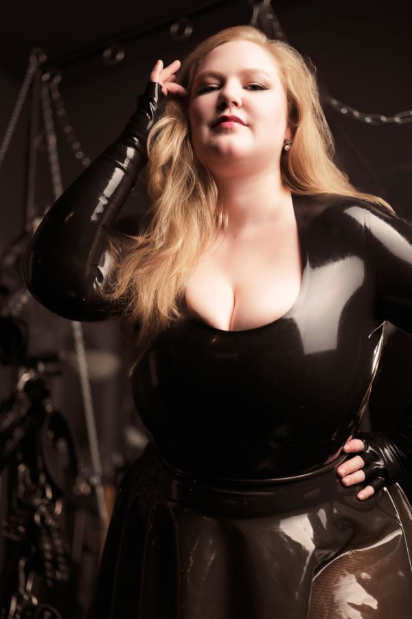Adeline Blossom - stylish dominance full of sensuality Adeline Blossom - stylish dominance full of sensuality